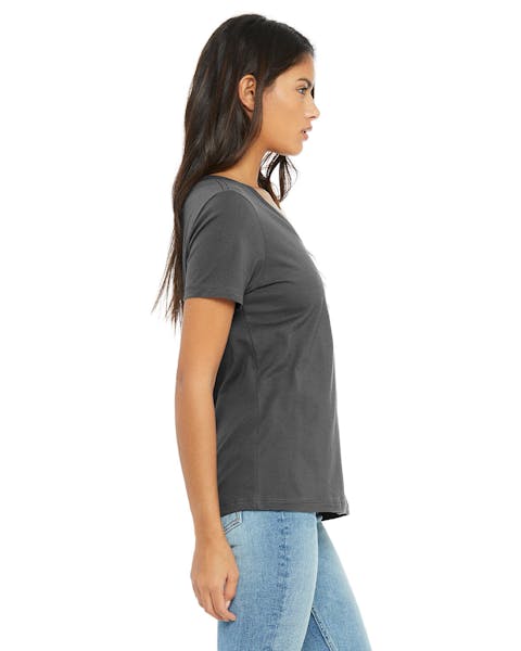 Bella + Canvas 6405 Playera relajada con cuello en V para mujer