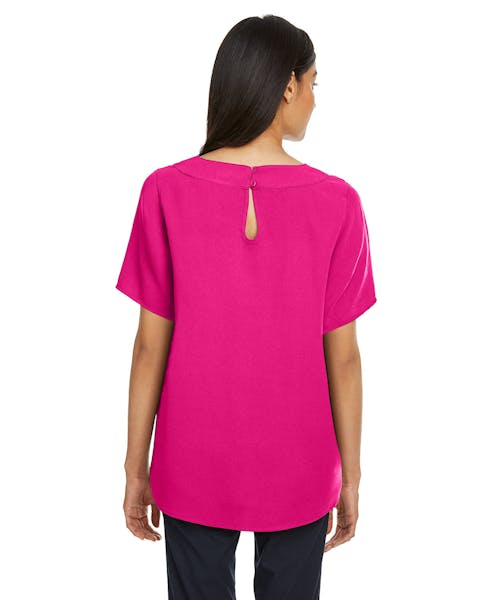 Devon &amp; Jones DP613W Blusa de cuello barco de ajuste perfecto para mujer