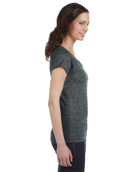 Gildan G64VL Ladies' SoftStyle Camiseta entallada con cuello en V